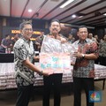 Melihat Uang Korup Rp 477 Miliar Setinggi Gedung Petronas!