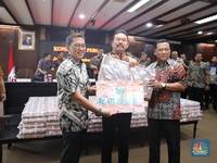 Melihat Uang Korup Rp 477 Miliar Setinggi Gedung Petronas!