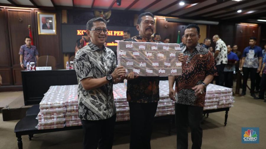 Atas perbuatannya itu, negara merugi hingga Rp 477 miliar.