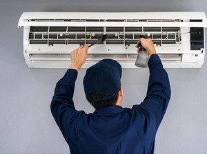 7 Cara Merawat AC Saat Cuaca Panas Supaya Lebih Awet dan Tetap Dingin