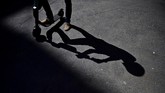 Di Jerman, skuter listrik hanya akan diizinkan di trotoar dalam kondisi luar biasa dan penggunanya harus mematuhi rambu-rambu. (Photo by Tobias SCHWARZ / AFP)