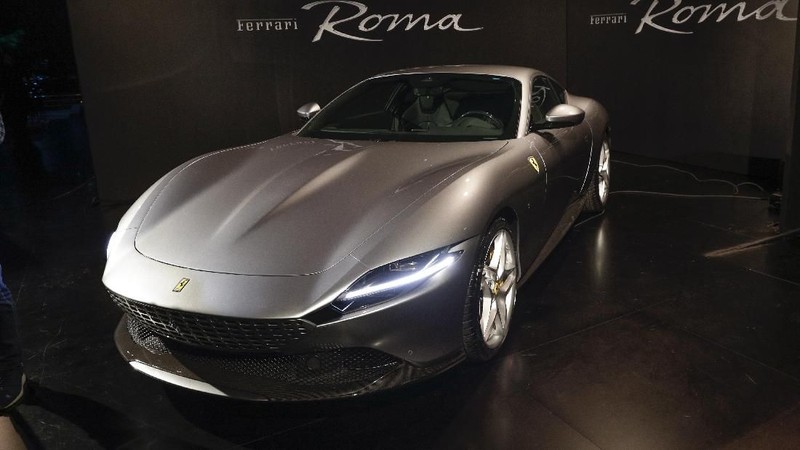 Ferrari kembali keluarkan model baru terbaru dengan desain Grand Tourer klasik pada Kamis, 14 November 2019. Harga berkisar Rp 3,1 triliun. 