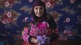 Biya Tamir, 60, merupakan salah satu petani safron yang telah puluhan tahun bergantung hidup dari panen safron. (AP Photo/Mosa'ab Elshamy)