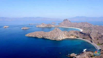 Tiket Rp 14 Juta Wisata Pulau Komodo, Ini PR Berat Jokowi! Indonesia, negeri di mana naga benar-benar ada dan melata, berencana menggarap Pulau Komodo menjadi wisata premium. Layakkah?