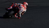 Marc Marquez gagal mengalahkan Fabio Quartararo pada babak kualifikasi MotoGP Valencia 2019 terpaut 0,032 detik. (JOSE JORDAN / AFP)