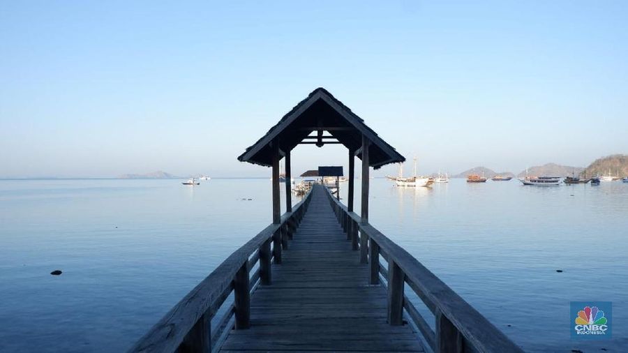 Pulau Padar juga diterima sebagai Situs Warisan Dunia UNESCO, karena berada dalam wilayah Taman Nasional Komodo