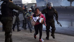 FOTO : Bolivia Masih Membara