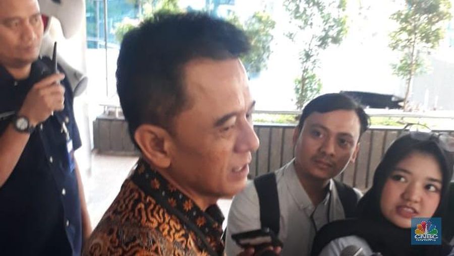 Mantan Wakil Ketua Komisi Pemberantasan Korupsi (KPK) Chandra Marta Hamzah dipanggil oleh Menteri BUMN Erick Thohir di Kementerian BUMN.