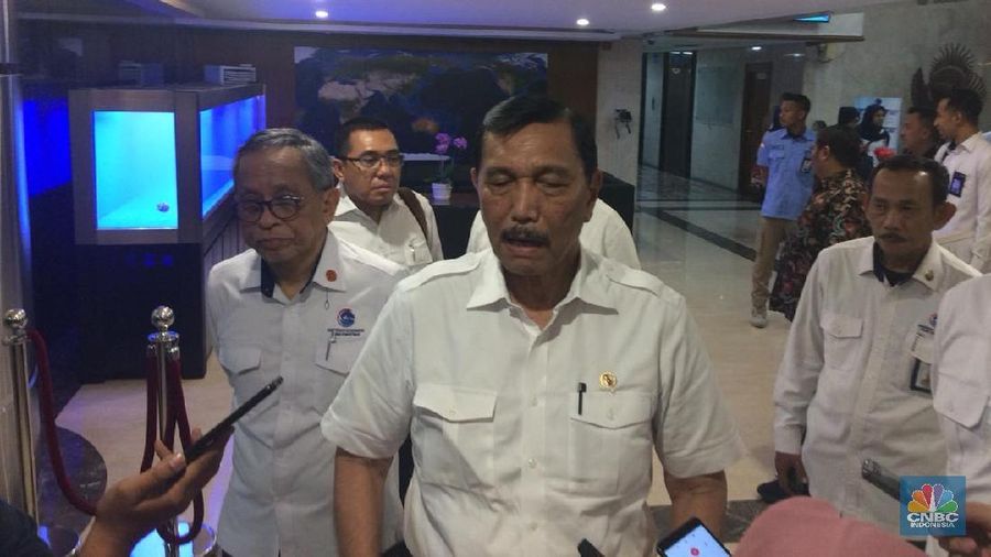 Luhut menegaskan tak ada masalah jika Ahok masuk BUMN.