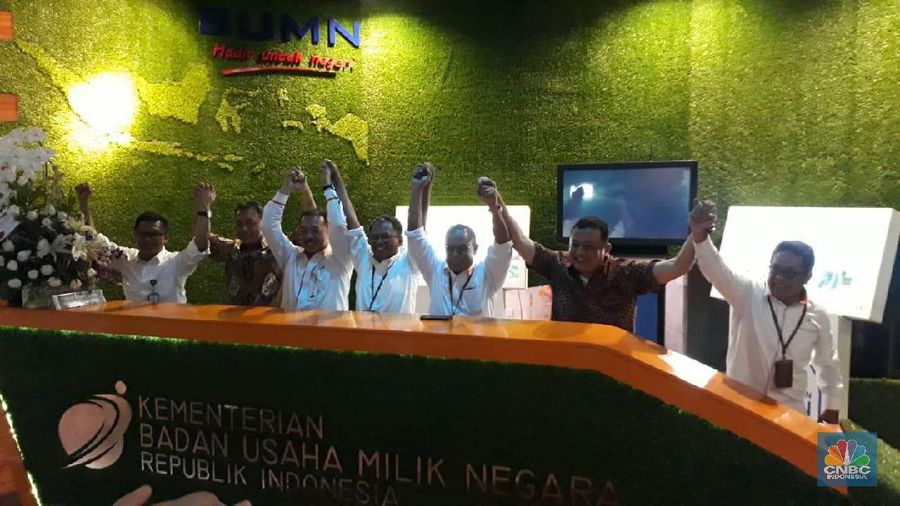 Kementerian BUMN resmi memberhentikan seluruh pejabat eselon I yang terdiri dari sekretaris menteri dan deputi-deputinya.