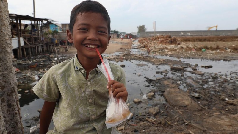 Lautan sampah terhampar luas di kampung Muara Baru, gang Marlina, RT 10/RW 17, Penjaringan, Jakarta Utara, Senin (18/11/2019).
