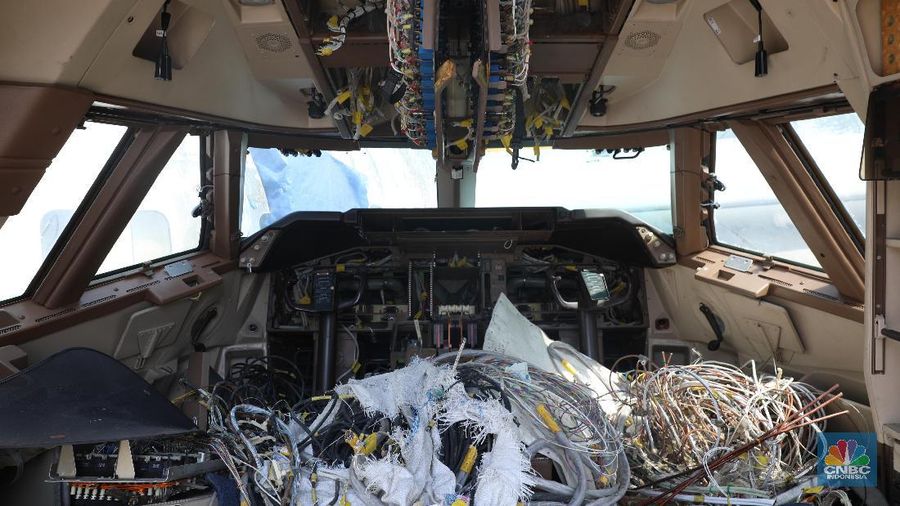 Bangkai pesawat Sky Aviation sudah beberapa bulan berada di salah satu lahan pengepul besi tua di Marunda.