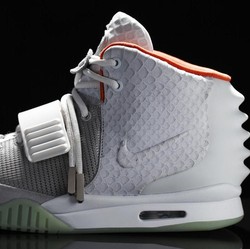 Takjub! Sepatu 'Yeezy' Kanye West Laku Rp 26 M