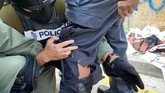 Kepolisian sempat memberi peringatan kepada semua pedemo di dalam kampus bisa dijerat tuduhan membuat kerusuhan.(Hong Kong Police Dept. via AP)