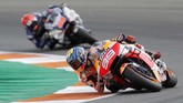 Pada awal balapan MotoGP Valencia, Jorge Lorenzo bahkan sempat melorot ke urutan ke-19. (AP Photo/Alberto Saiz)