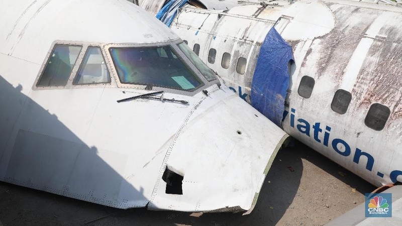 Bangkai pesawat Sky Aviation sudah beberapa bulan berada di salah satu lahan pengepul besi tua di Marunda.