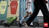 Salah satunya, mengingatkan untuk membuang sampah di tempatnya. (CNN Indonesia/Andry Novelino)
