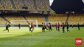 Para pemain Timnas Indonesia menjalani latihan jelang melawan Malaysia. Indonesia belum pernah merasakan kemenangan pada Kualifikasi Piala Dunia 2022. (CNN Indonesia/Nova Arifianto)