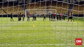 Sesi latihan terakhir Timnas Indonesia jelang menghadapi Malaysia. Pada pertemuan pertama di Jakarta, 5 September 2019, Indonesia dikalahkan Malaysia 2-3. (CNN Indonesia/Nova Arifianto)