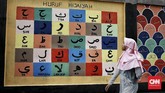 Dinding tembok di gang-gang dihiasi mural di Pademangan Timur, Jakarta, Senin (18/11/2019). CNN Indonesia/Andry Novelino