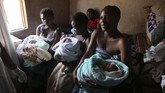 Pejabat otoritas kesehatan Kota Harare, Prosper Chonzi mengkhawatirkan keadaan tersebut. Dia mengatakan, layanan persalinan di rumah seperti yang dilakukan Gwena tengah merajalela di Harare. (AP Photo/Tsvangirayi Mukwazhi)