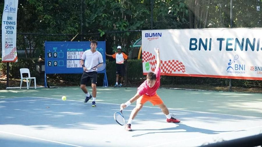 Duet petenis Jawa Timur Anthony Susanto dan David Agung Susanto sama-sama melaju ke babak perempat final tunggal putra BNI Tennis Open 2019.