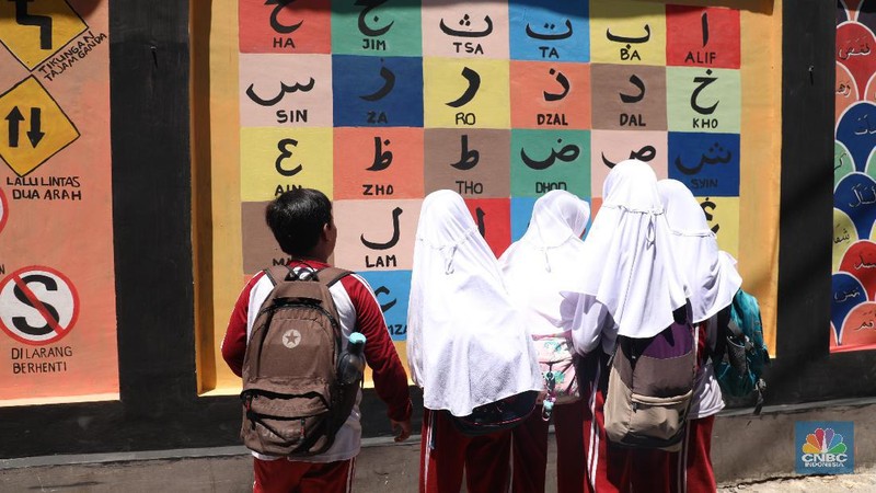 Mural tersebut diharapkan dapat memberikan edukasi positif kepada anak-anak di sekitar kawasan itu.