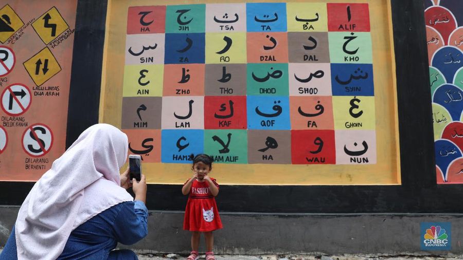 Mural tersebut diharapkan dapat memberikan edukasi positif kepada anak-anak di sekitar kawasan itu.
