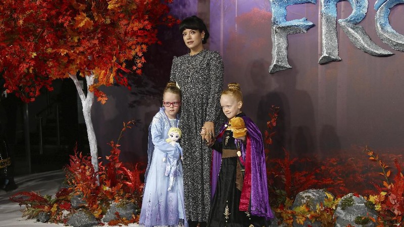 Frozen 2 merupakan salah satu film yang paling ditunggu. Pada Minggu, 17 November 2019 terdapat beberapa artis yang menghadiri premier 'Frozen 2' di London.