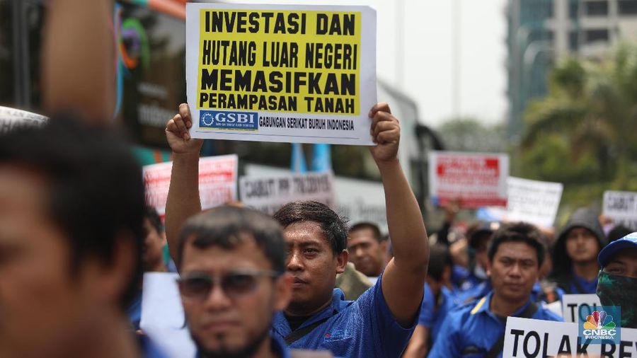 Para buruh menolak kenaikan UMK sebesar 8,51% dan meminta penghapusan PP 78 2015 tentang pengupahan.