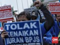 FOTO: Demo Buruh di Kemenaker Tuntut Pencabutan PP Pengupahan