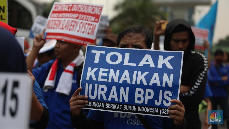 Para buruh menolak kenaikan UMK sebesar 8,51% dan meminta penghapusan PP 78 2015 tentang pengupahan.