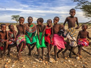 Turis Lecehkan Anak-anak Desa Adat Namibia Demi Foto