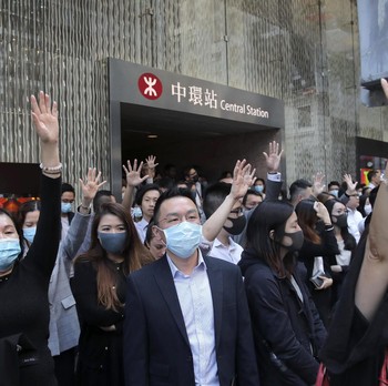 Demo Masih Berlanjut di Hong Kong yang Carut Marut