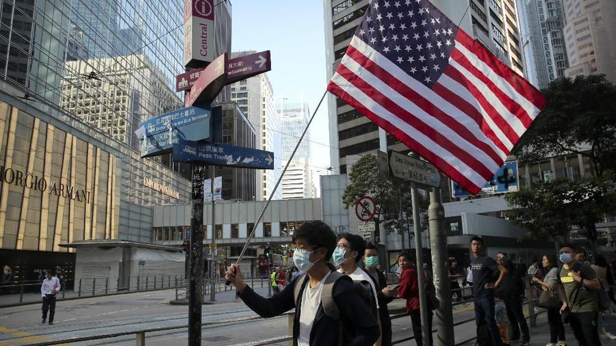 Demonstran masih berdemo di distrik keuangan Hong Kong Rabu (20/11/2019).