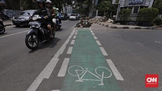 Nasib Jalur Sepeda, Diserobot Motor Hingga Proyek Trotoar