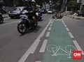 Nasib Jalur Sepeda, Diserobot Motor Hingga Proyek Trotoar