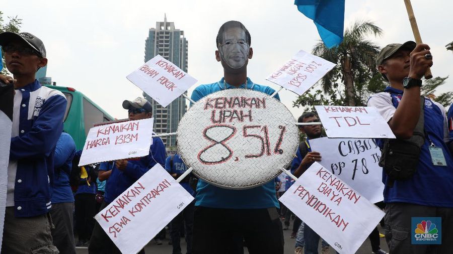 Para buruh menolak kenaikan UMK sebesar 8,51% dan meminta penghapusan PP 78 2015 tentang pengupahan.