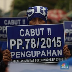 Buruh Geruduk Kantor Kemenaker Minta UMK Naik Tinggi