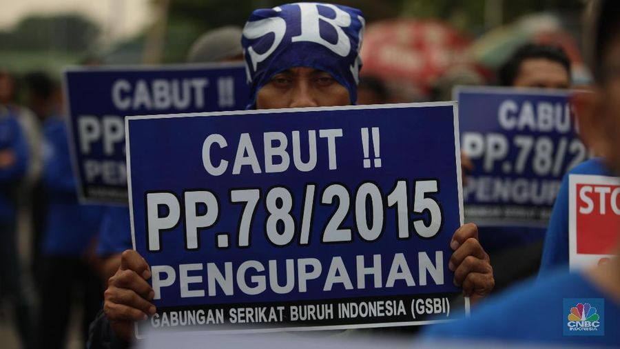 Para buruh menolak kenaikan UMK sebesar 8,51% dan meminta penghapusan PP 78 2015 tentang pengupahan.