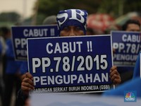 Buruh Geruduk Kantor Kemenaker Minta UMK Naik Tinggi