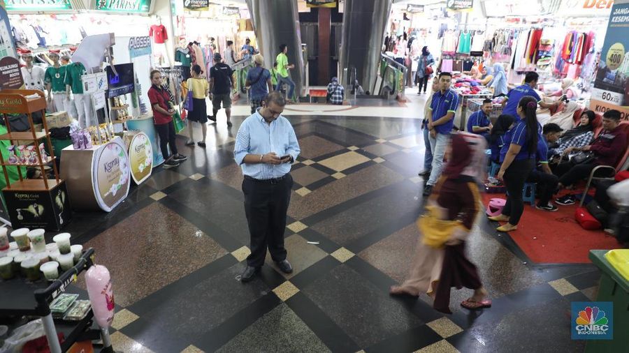 Fenomena Pasar Tanah Abang yang sepi jadi indikasi soal geliat ekonomi.