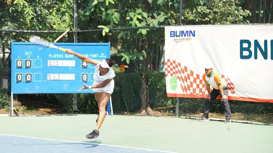Petenis Pelatnas Putri Indonesia Aldila Sutjiadi dan Novela Rezha pada laga delapan besar BNI Tennis Open 2019 berhasil lolos kebabak semi final.