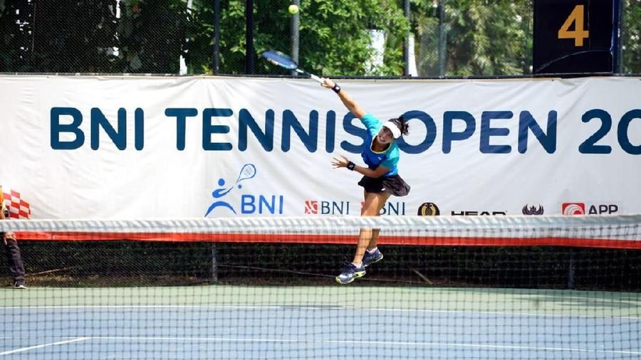Petenis tunggal putri Jawa Timur, Aldila Sutjiadi dan ganda putri Jatim Beatrice Gumulya/Jessy Rompie sukses menembus semifinal BNI Tennis Open 2019.