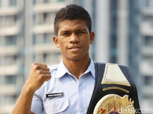 Duel Pembuka Laga di Khatulistiwa: Ongen Saknosiwi Menang TKO