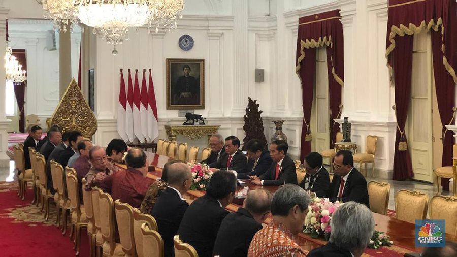Para petinggi perusahaan-perusahaan besar menghadap Presiden Jokowi di Istana.