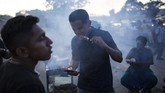 Penduduk Maracaibo enggan terlibat dalam aksi unjuk rasa jika mengarah ke kerusuhan. Mereka enggan membahayakan hidup karena masih memiliki tanggungan keluarga. (AP Photo/Rodrigo Abd)