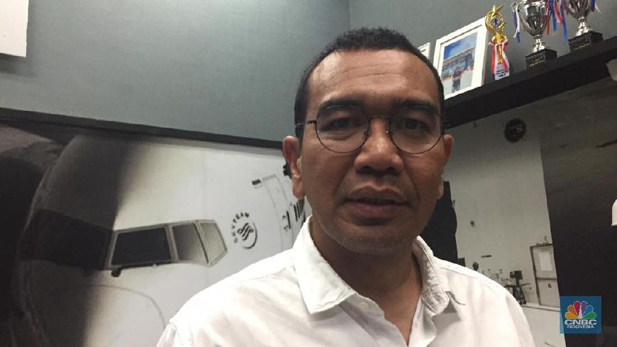 Agenda RUPSLB kedua perusahaan pelat merah tersebut adalah mengganti kepengurusan perseron, direksi dan komisaris.