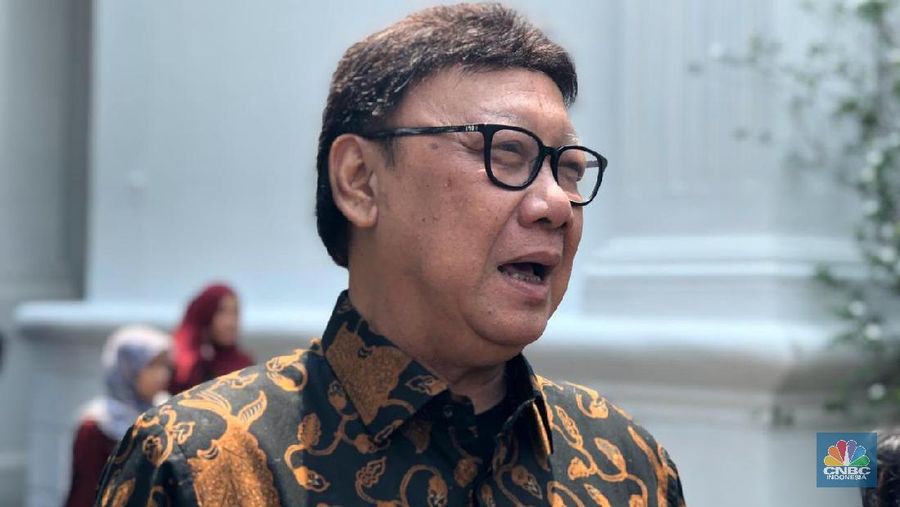 Menteri Pendayagunaan Aparatur Negara dan Reformasi Birokrasi (Menpan RB) Tjahjo Kumolo (CNBC Indonesia/Chandra Gian Asmara)