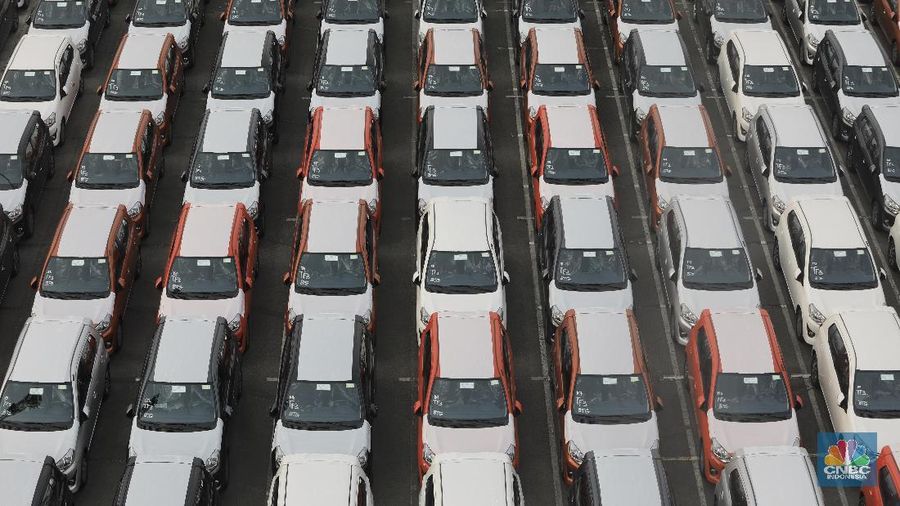 Mobil ekspor di pelabuhan IPCC, Tanjung Priok. (CNBC Indonesia/ Andrean Kristianto)